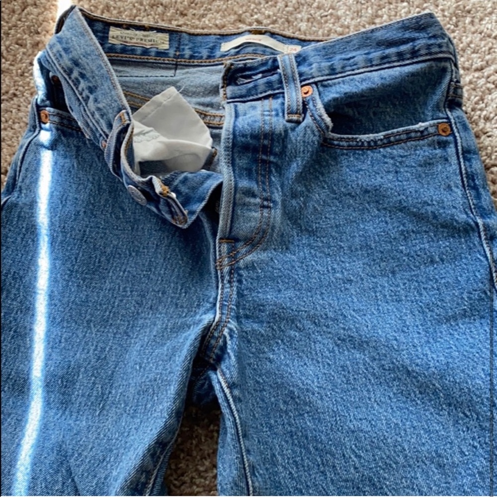 💙🤍 Levi’s Wedgie Denim Jeans 🤍💙